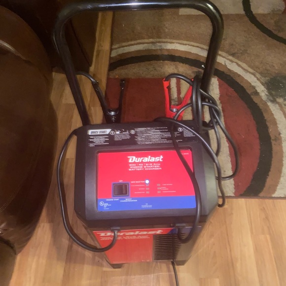 Duralast engine starter/ battery charger - Picture 3 of 5